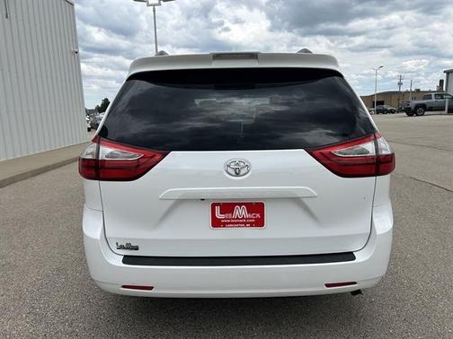2018 Toyota Sienna LE