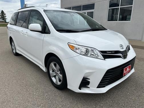 2018 Toyota Sienna LE