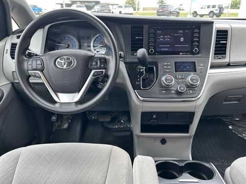 2018 Toyota Sienna LE