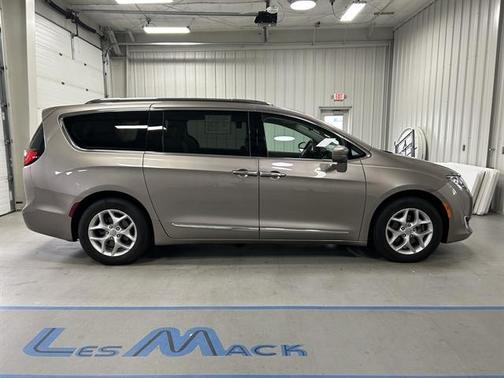 2018 Chrysler Pacifica Touring-L Plus