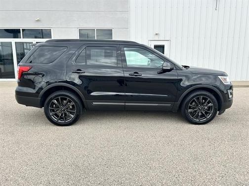 Black 2017 Ford Explorer XLT