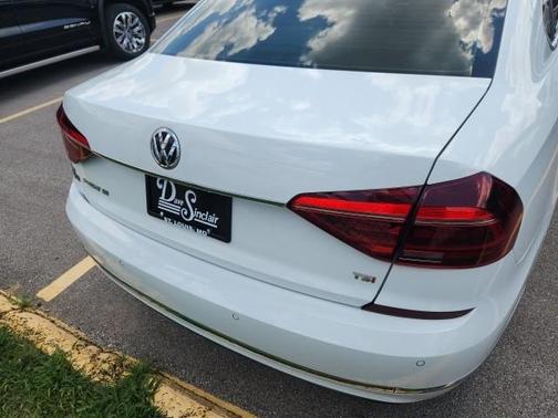2017 Volkswagen Passat 1.8T SE w/Technology