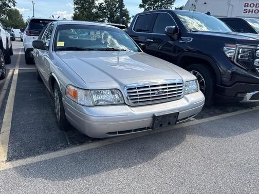 2004 Ford Crown Victoria Standard