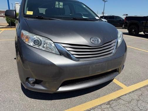 2017 Toyota Sienna XLE