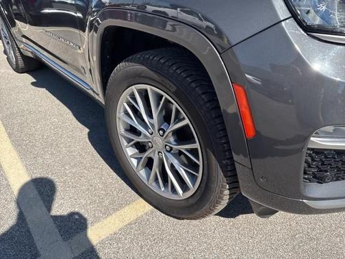 2022 Jeep Grand Cherokee Summit