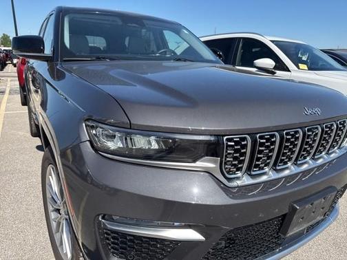 2022 Jeep Grand Cherokee Summit