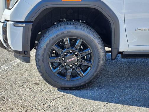2025 GMC Sierra 2500 AT4
