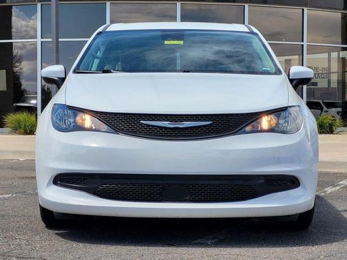 Bright White Clearcoat 2023 Chrysler Voyager LX