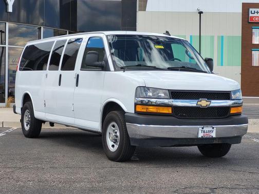 Summit White 2025 Chevrolet Express 3500 LT