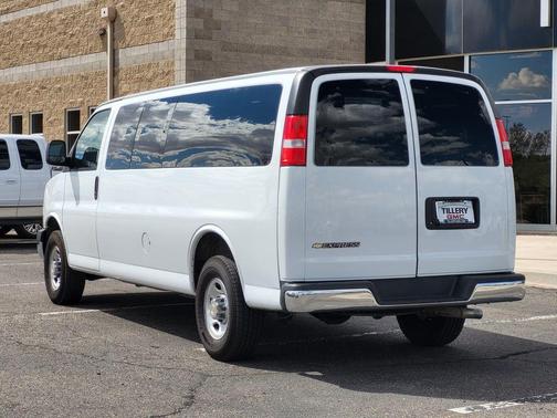 Summit White 2025 Chevrolet Express 3500 LT