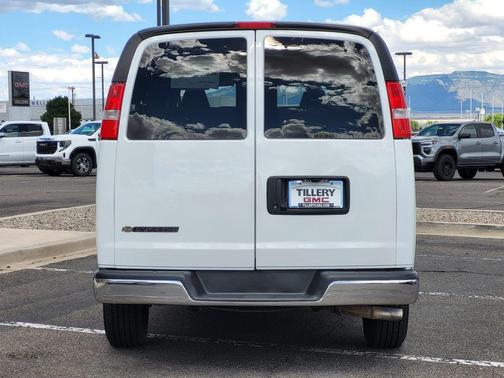 Summit White 2025 Chevrolet Express 3500 LT