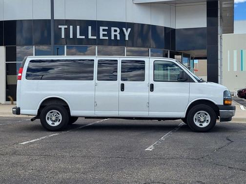 Summit White 2025 Chevrolet Express 3500 LT