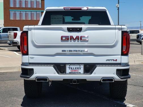 Summit White 2025 GMC Sierra 1500 AT4