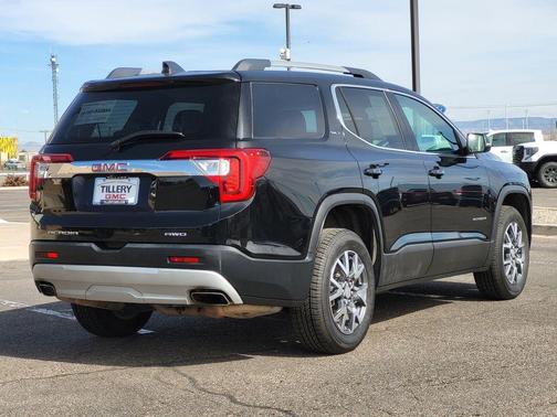 2023 GMC Acadia SLT