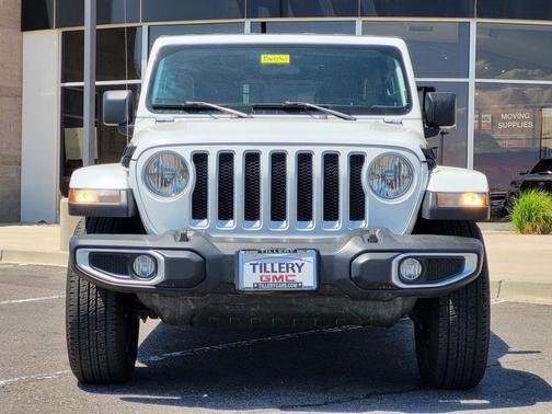 Bright White Clearcoat 2021 Jeep Wrangler Unlimited Sahara