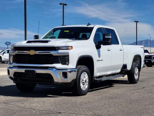Summit White 2024 Chevrolet Silverado 2500 LT