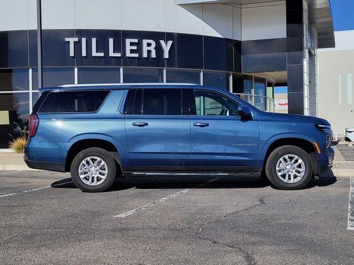 2025 Chevrolet Suburban LT