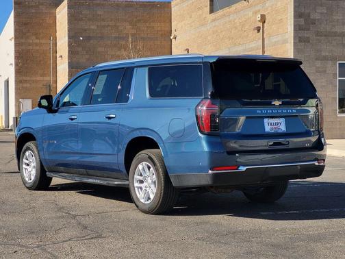2025 Chevrolet Suburban LT
