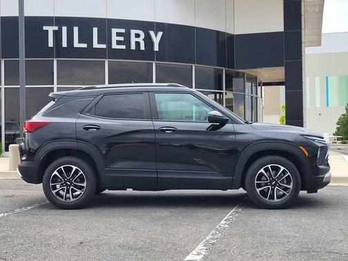 Mosaic Black Metallic 2024 Chevrolet Trailblazer LT