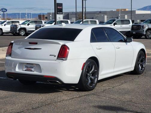 2023 Chrysler 300 S
