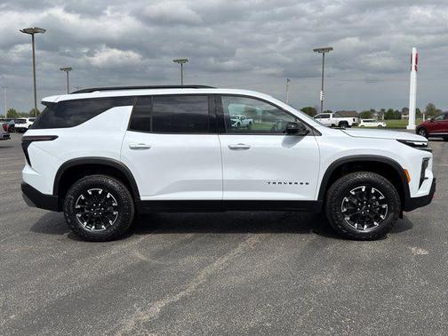 Polar White Tricoat 2026 Chevrolet Traverse AWD Z71