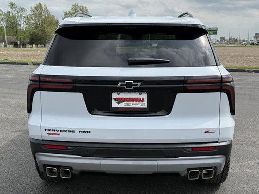 Polar White Tricoat 2026 Chevrolet Traverse AWD Z71