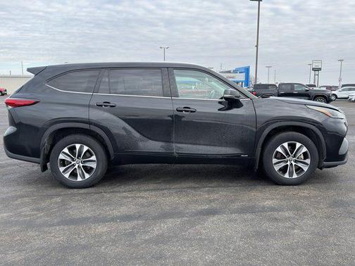 2022 Toyota Highlander Hybrid XLE