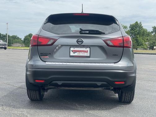 Gun Metallic 2017 Nissan Rogue Sport S