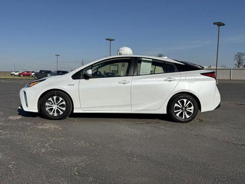 2021 Toyota Prius LE