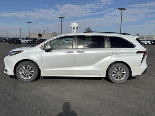2022 Toyota Sienna XLE