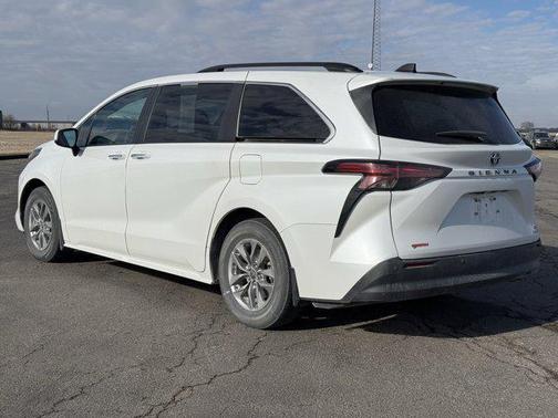 2022 Toyota Sienna XLE