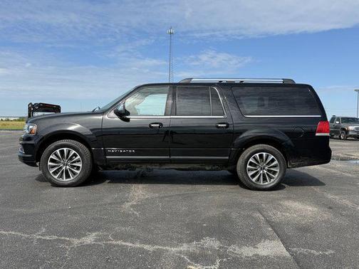 2017 Lincoln Navigator Select