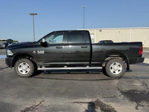 2017 RAM 3500 Tradesman Crew Cab 4x4 6'4' Box