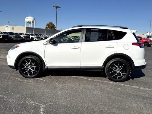 2017 Toyota RAV4 SE