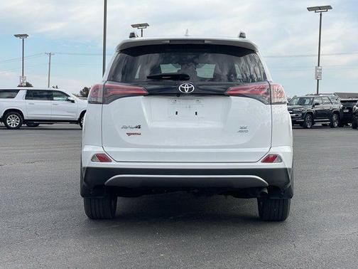 2017 Toyota RAV4 SE