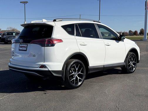 2017 Toyota RAV4 SE