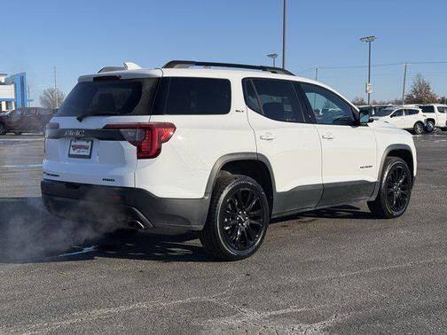 2023 GMC Acadia SLT