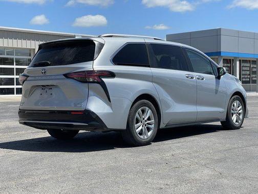 2021 Toyota Sienna Limited 7-Passenger