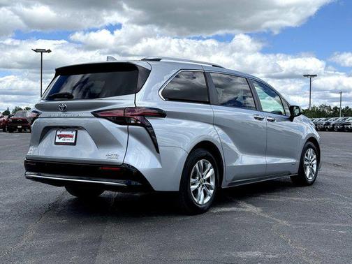 2021 Toyota Sienna Limited 7-Passenger