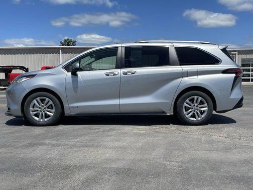 2021 Toyota Sienna Limited 7-Passenger