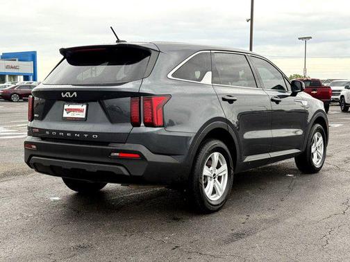 2022 Kia Sorento LX