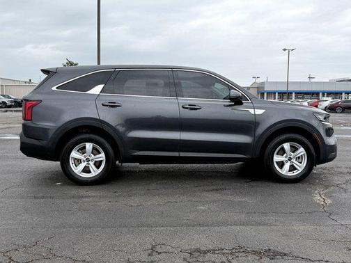 2022 Kia Sorento LX