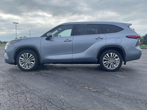 2023 Toyota Highlander Platinum