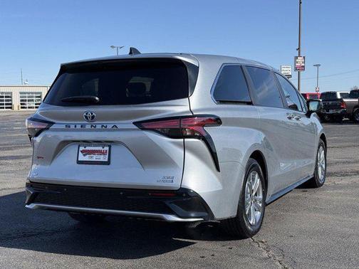 2023 Toyota Sienna XSE 7 Passenger