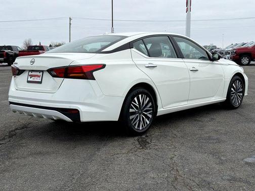 2025 Nissan Altima SV FWD