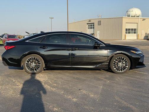 2021 Toyota Avalon Hybrid XSE