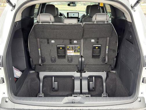 Wind Chill Pearl 2026 Toyota Sienna XLE