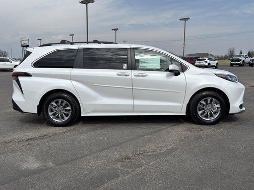 Wind Chill Pearl 2026 Toyota Sienna XLE