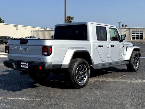 2022 Jeep Gladiator Overland