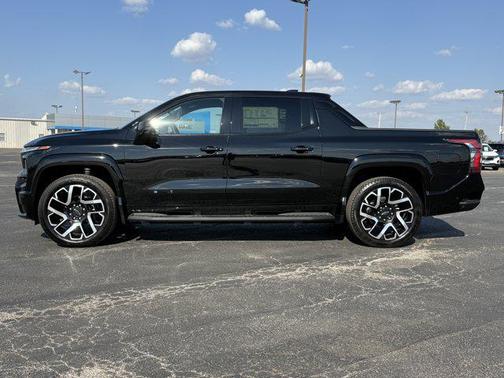2025 Chevrolet Silverado EV RST